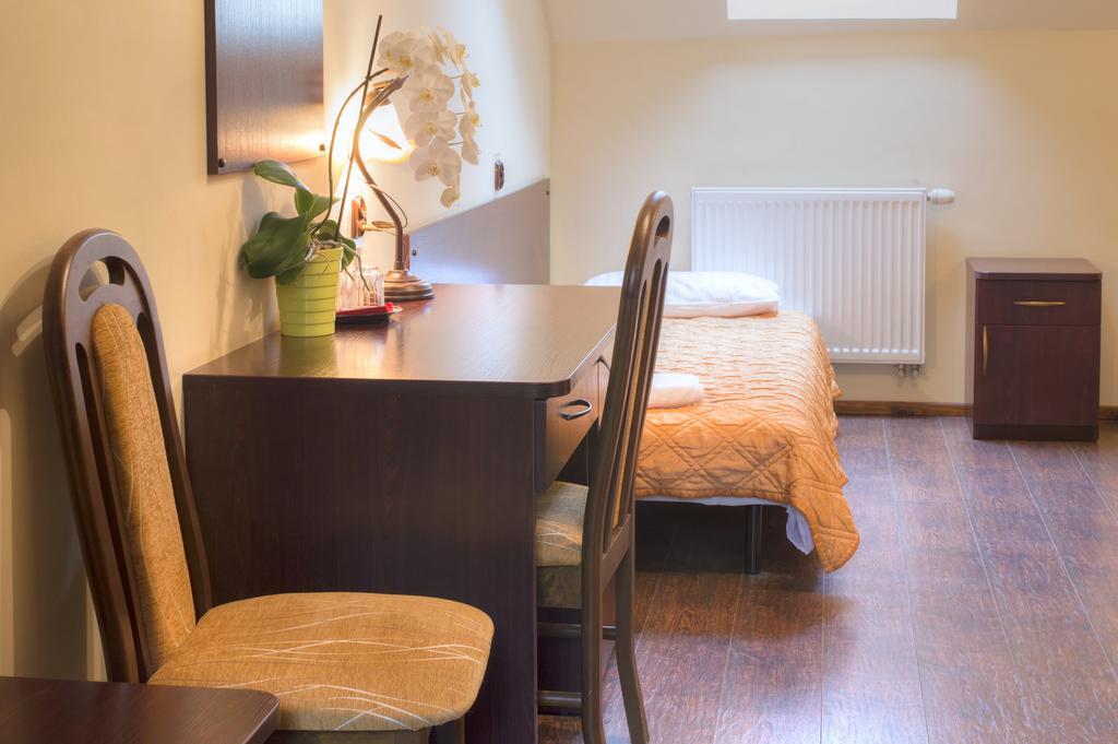 Augustowia Hotel Luaran gambar